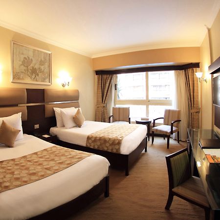 Pyramisa Suites Hotel Cairo Giza Exterior foto A room at the hotel