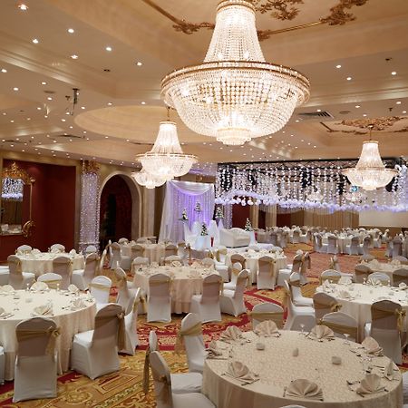 Pyramisa Suites Hotel Cairo Giza Exterior foto The ballroom at the hotel