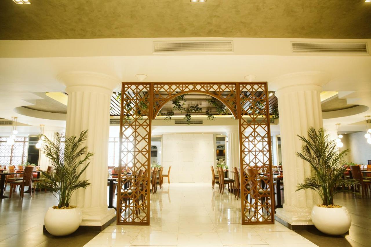 Pyramisa Suites Hotel Cairo Giza Exterior foto The restaurant