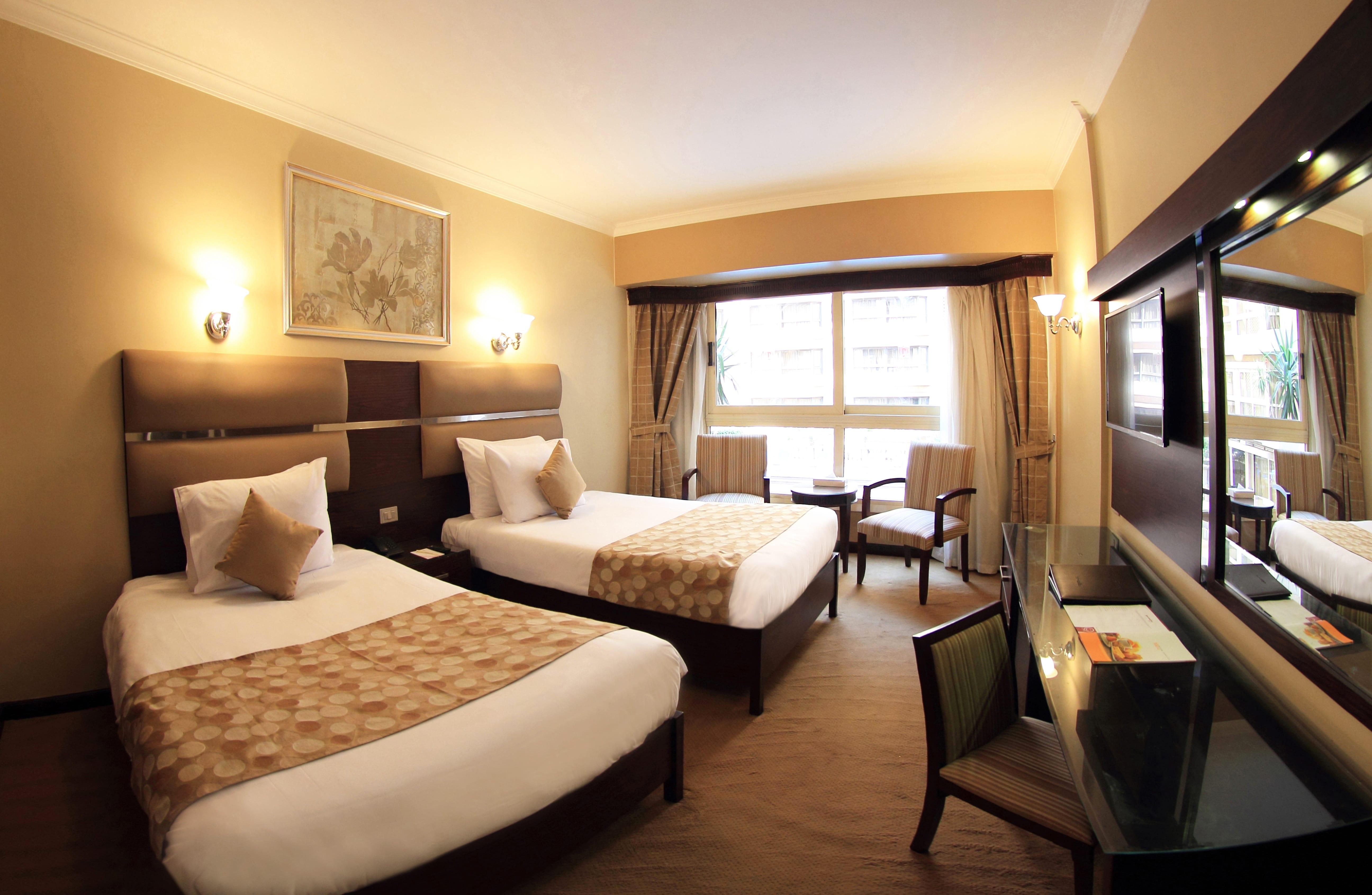Pyramisa Suites Hotel Cairo Giza Exterior foto A room at the hotel