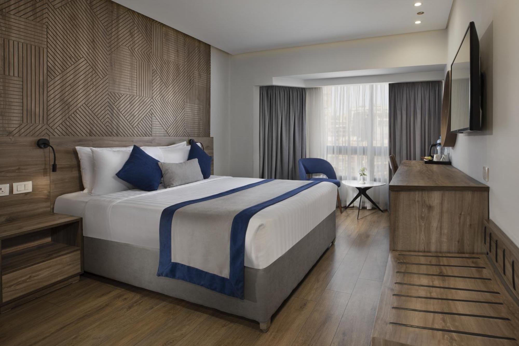 Pyramisa Suites Hotel Cairo Giza Exterior foto A room at the hotel