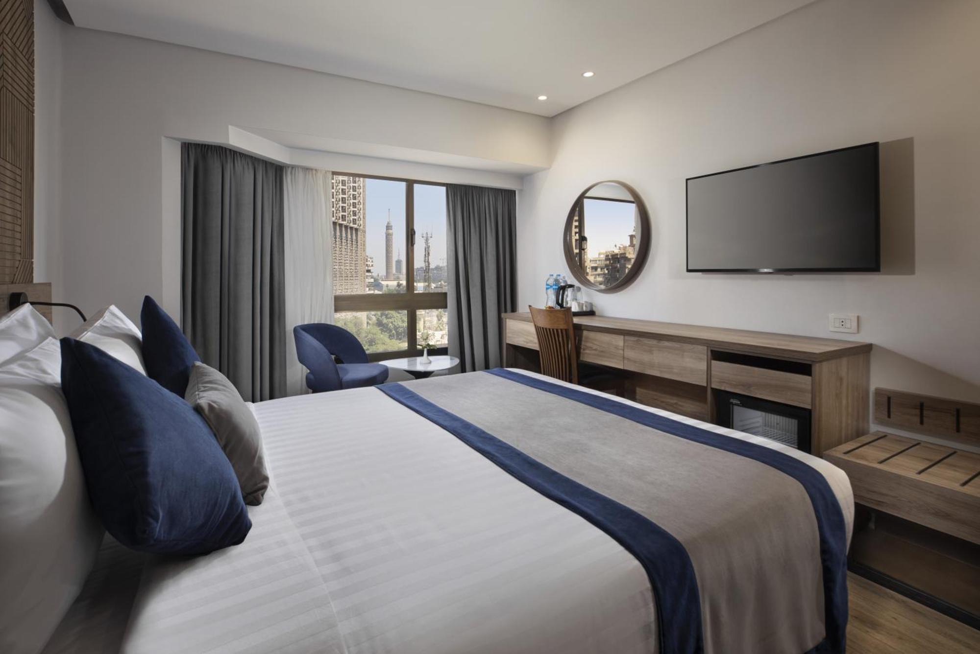 Pyramisa Suites Hotel Cairo Giza Exterior foto A room at the hotel