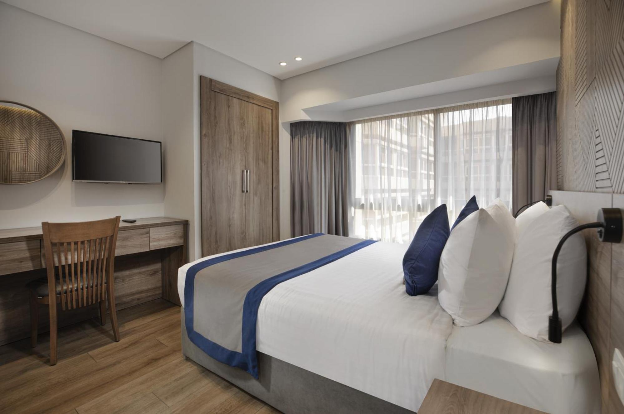 Pyramisa Suites Hotel Cairo Giza Exterior foto A room at the hotel